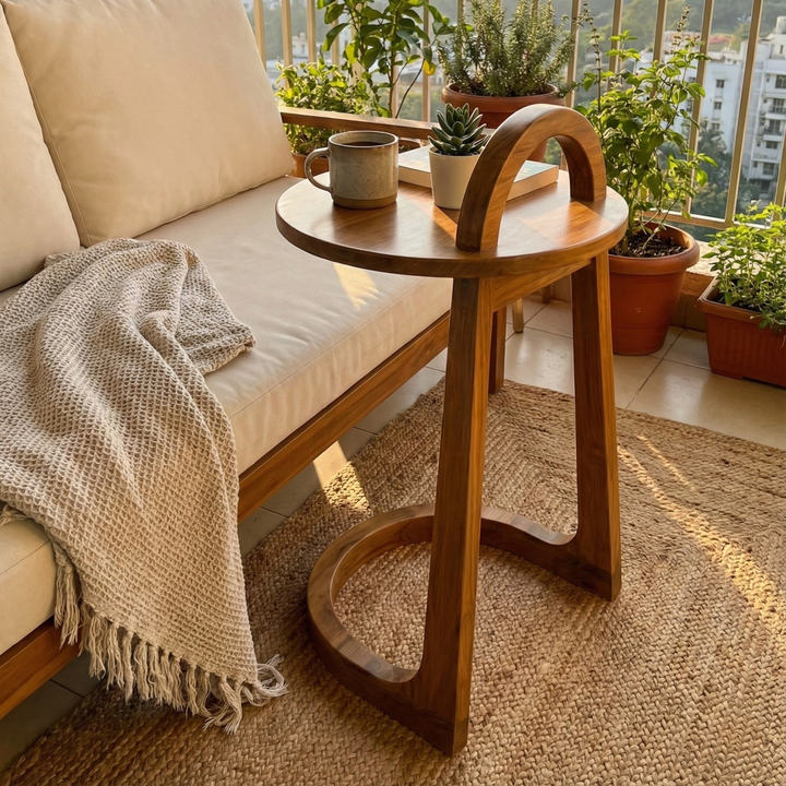 Leva – Accent Table with Handle